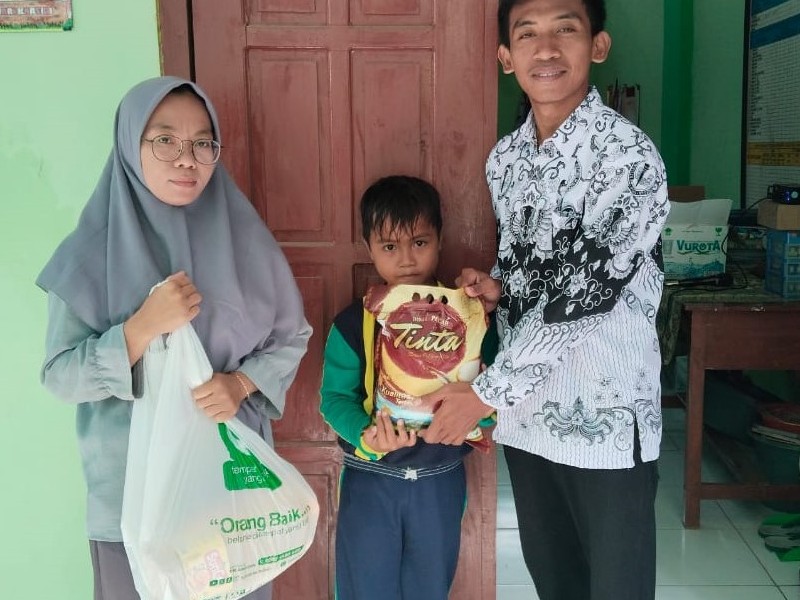 Penyerahan Bansos dalam rangka HUT PGRI Ke 32 dan HGN ke 28